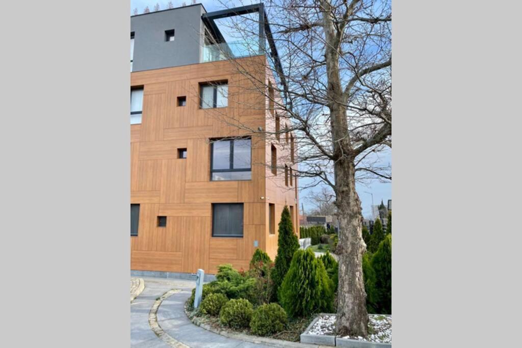 Cozy Red Bulldog Place In Apart-Complex/Pool Varna Esterno foto