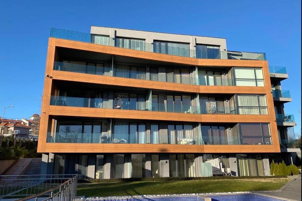 Cozy Red Bulldog Place In Apart-Complex/Pool Varna Esterno foto