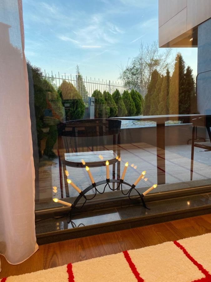 Cozy Red Bulldog Place In Apart-Complex/Pool Varna Esterno foto